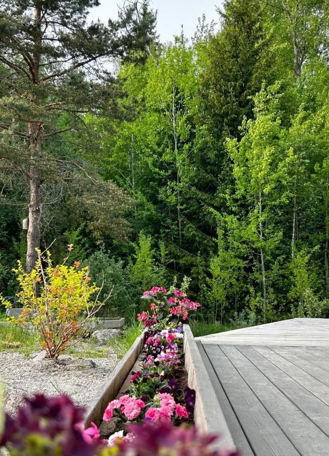 Lilla Huset Bed & Breakfast - Countryside Guesthouse, Free Parking Örebro Dış mekan fotoğraf