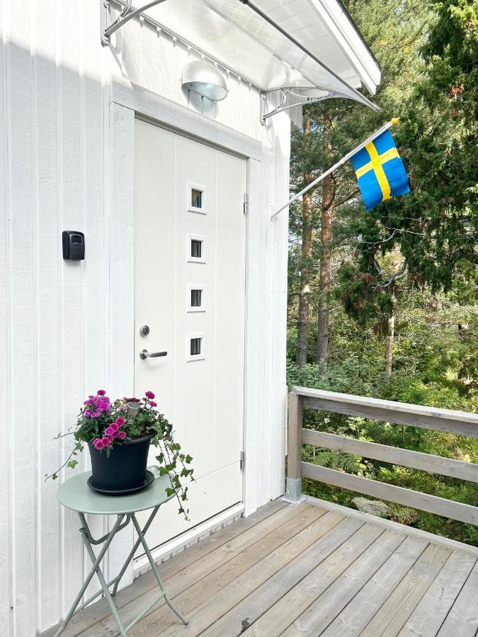 Lilla Huset Bed & Breakfast - Countryside Guesthouse, Free Parking Örebro Dış mekan fotoğraf
