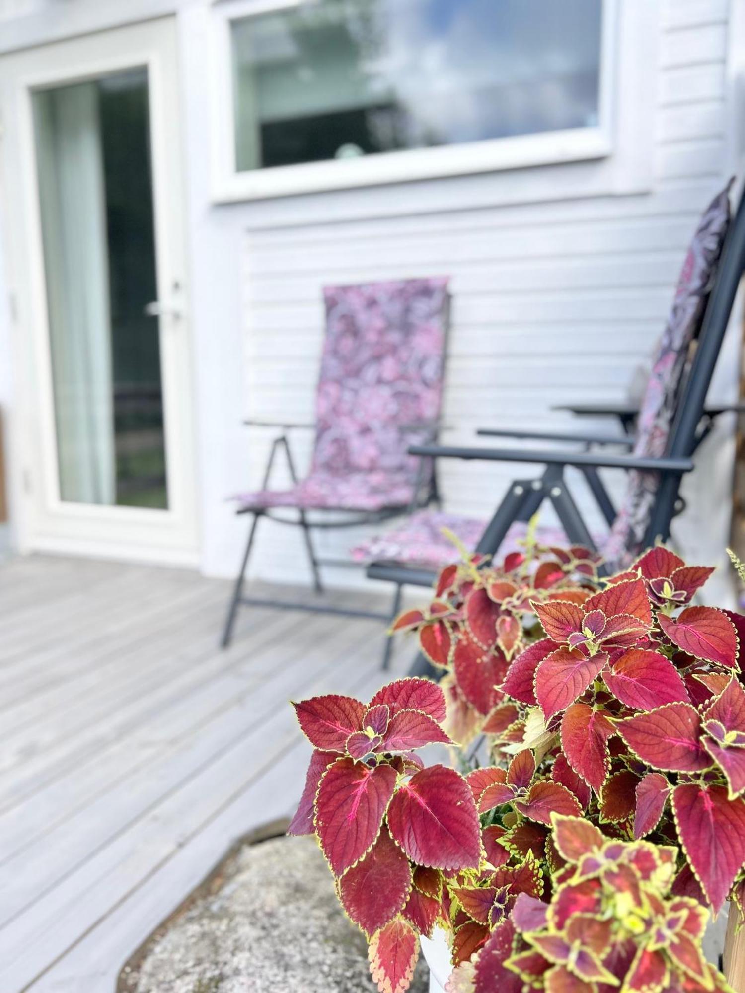 Lilla Huset Bed & Breakfast - Countryside Guesthouse, Free Parking Örebro Dış mekan fotoğraf