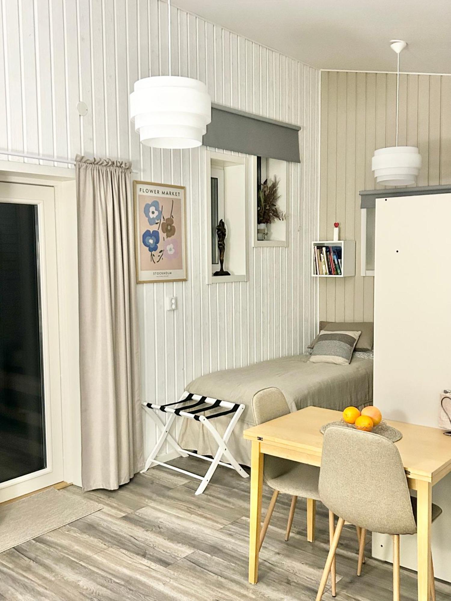 Lilla Huset Bed & Breakfast - Countryside Guesthouse, Free Parking Örebro Dış mekan fotoğraf